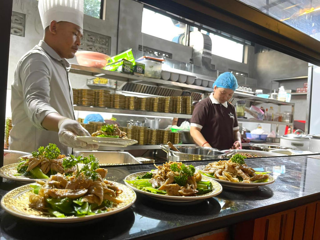 Bomey Restaurant in Kampot, Cambodia. Khmer, Western and Chinese Food.