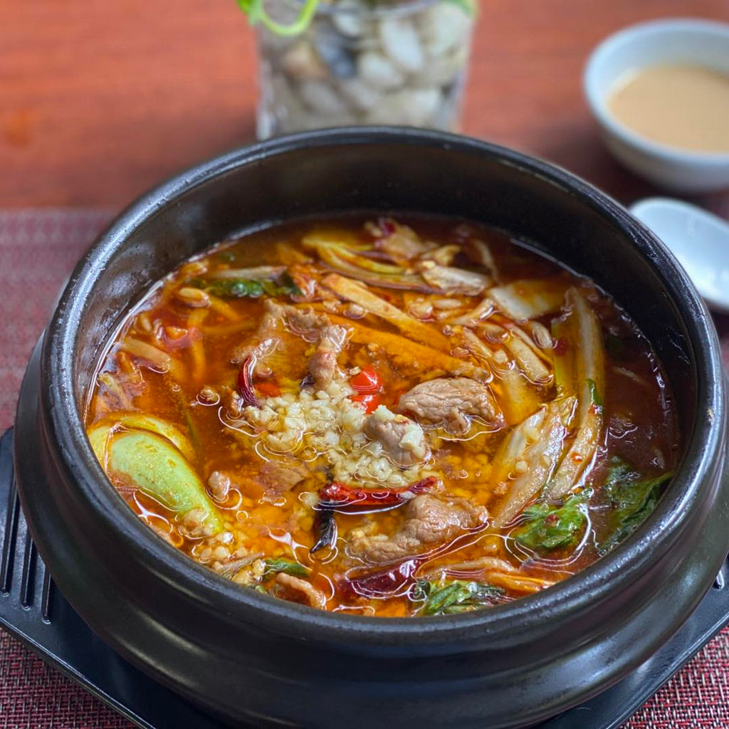 Bomey Restaurant in Kampot, Cambodia. Khmer, Western and Chinese Food.