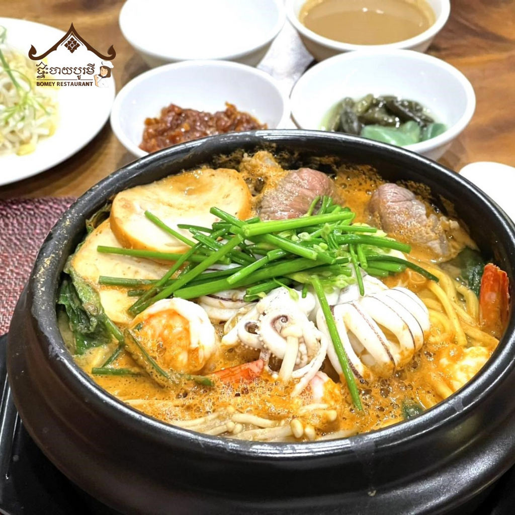 Bomey Restaurant in Kampot, Cambodia. Khmer, Western and Chinese Food.