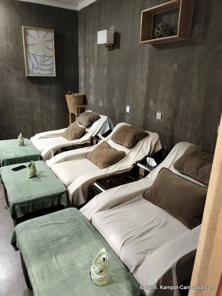 Chateau Kampot. Boutique Hotel in Downtown Kampot, Cambodia. Spa, Pool, Dining.