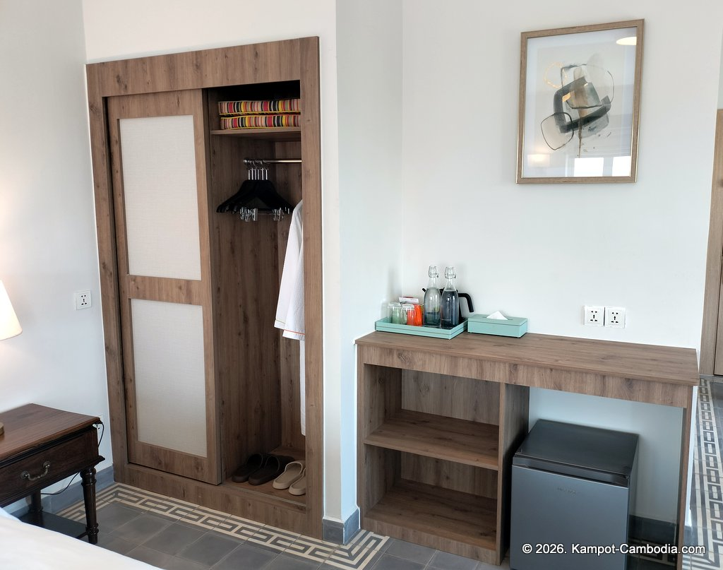 Chateau Kampot. Boutique Hotel in Downtown Kampot, Cambodia. Spa, Pool, Dining.