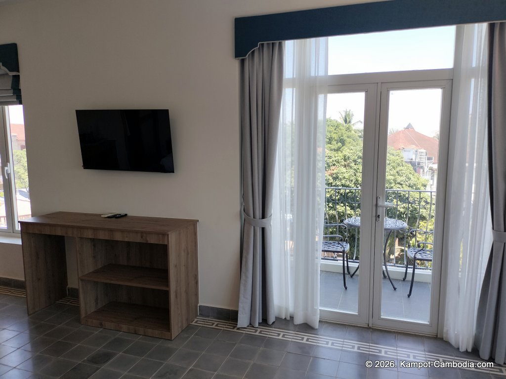 Chateau Kampot. Boutique Hotel in Downtown Kampot, Cambodia. Spa, Pool, Dining.