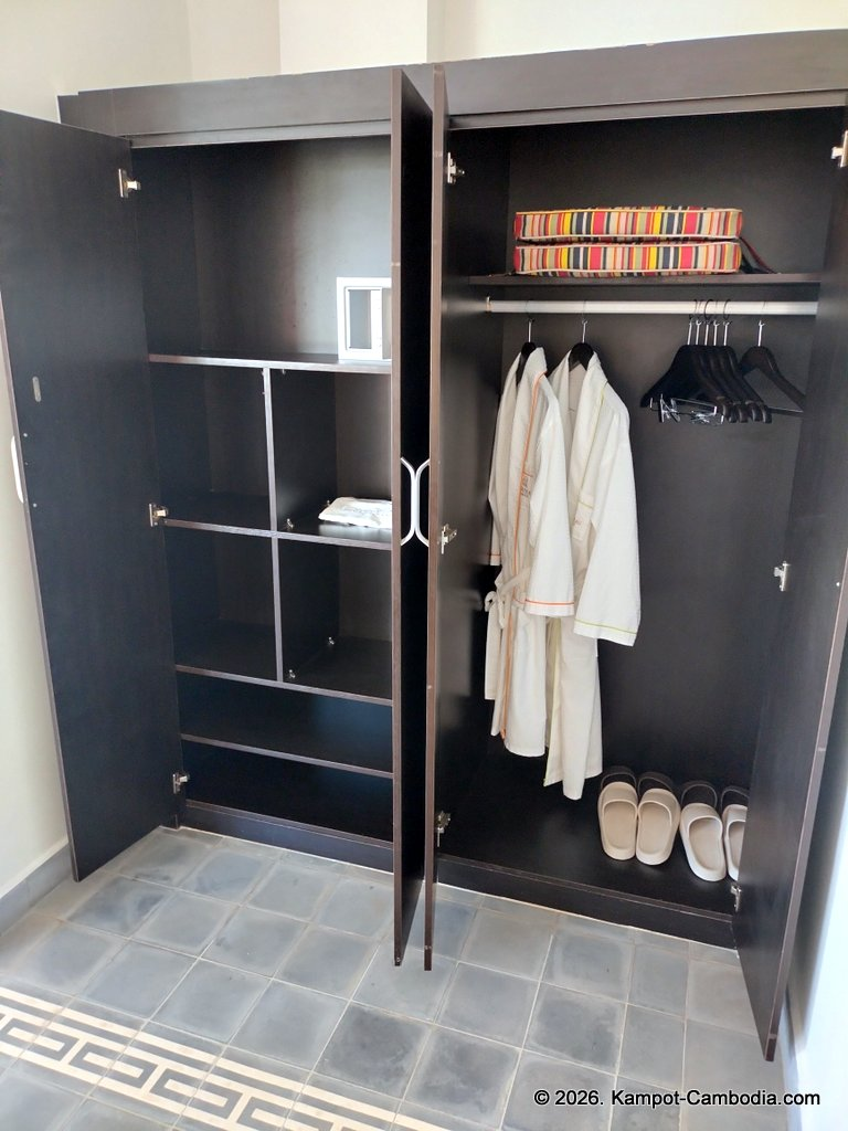 Chateau Kampot. Boutique Hotel in Downtown Kampot, Cambodia. Spa, Pool, Dining.