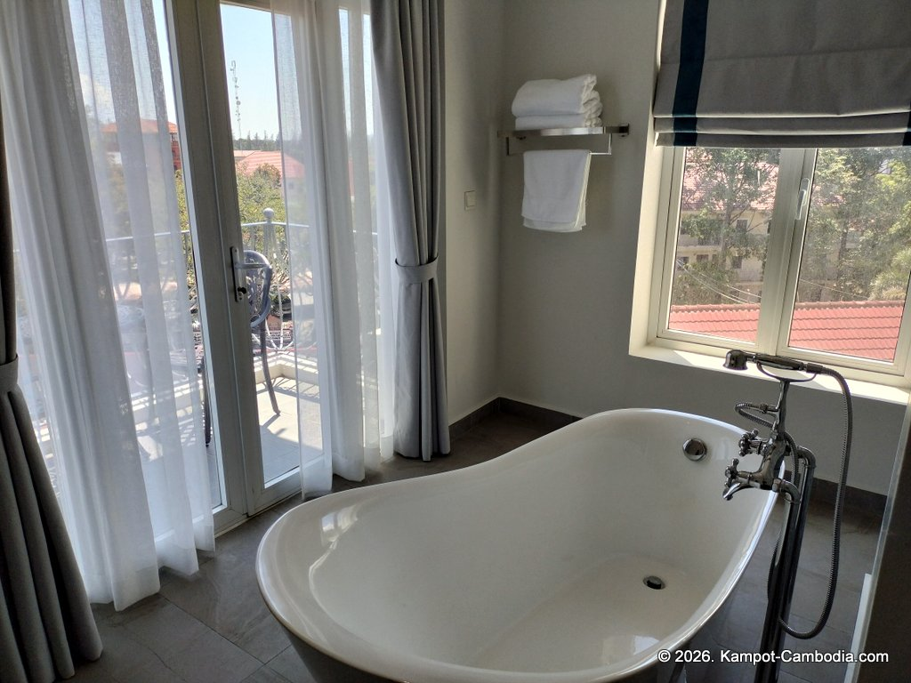 Chateau Kampot. Boutique Hotel in Downtown Kampot, Cambodia. Spa, Pool, Dining.