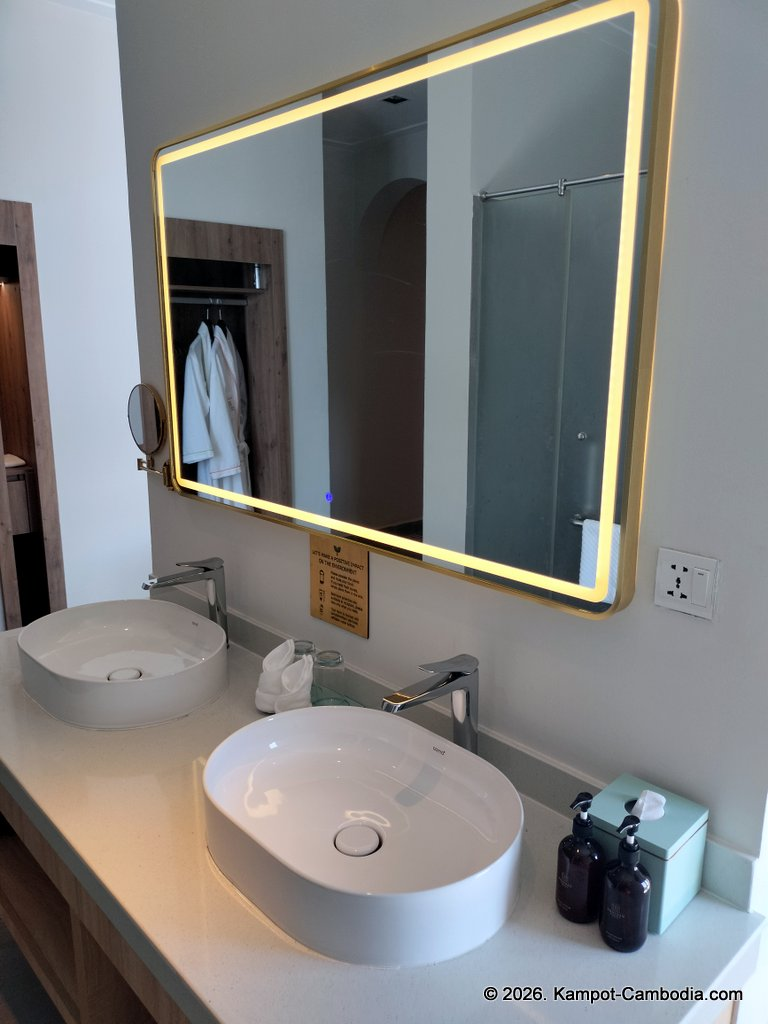 Chateau Kampot. Boutique Hotel in Downtown Kampot, Cambodia. Spa, Pool, Dining.