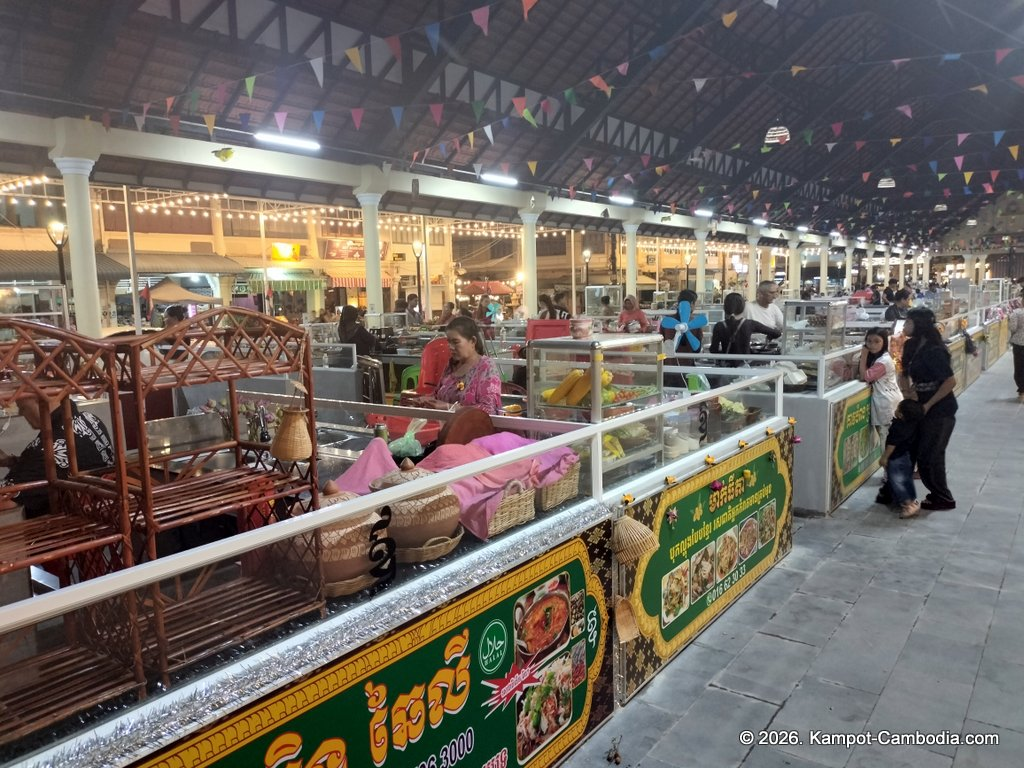 Kampot Street Food. 40 khmer restaurant in downtown Kampot, Cambodia.