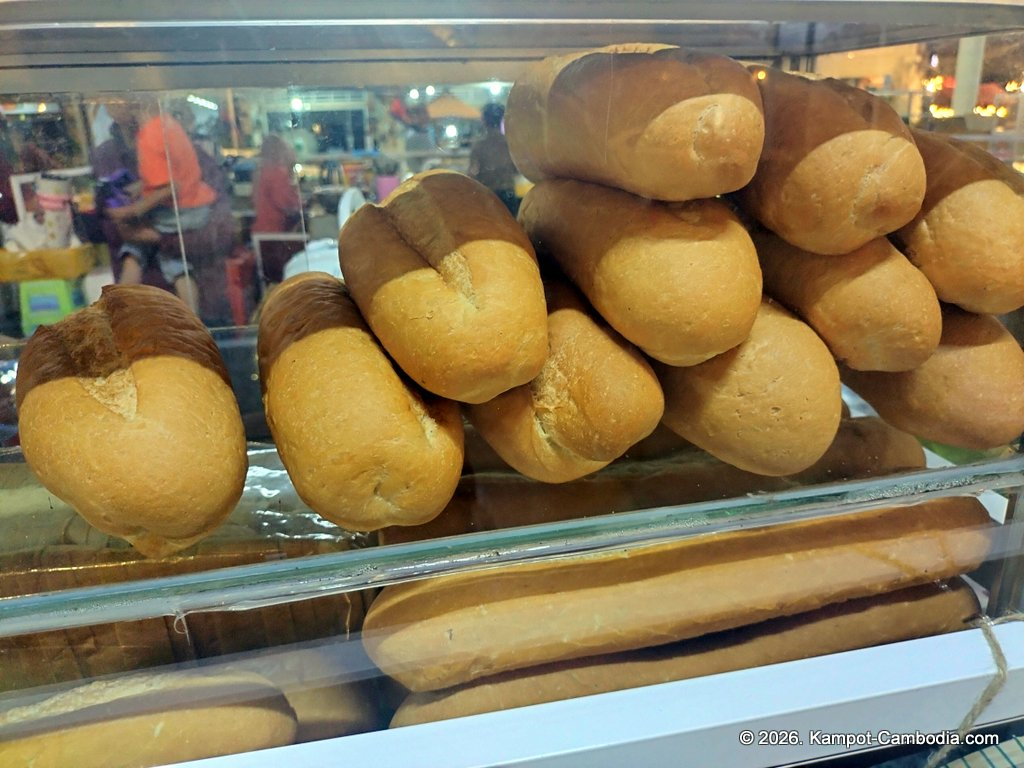 Kampot Street Food. 40 khmer restaurant in downtown Kampot, Cambodia.