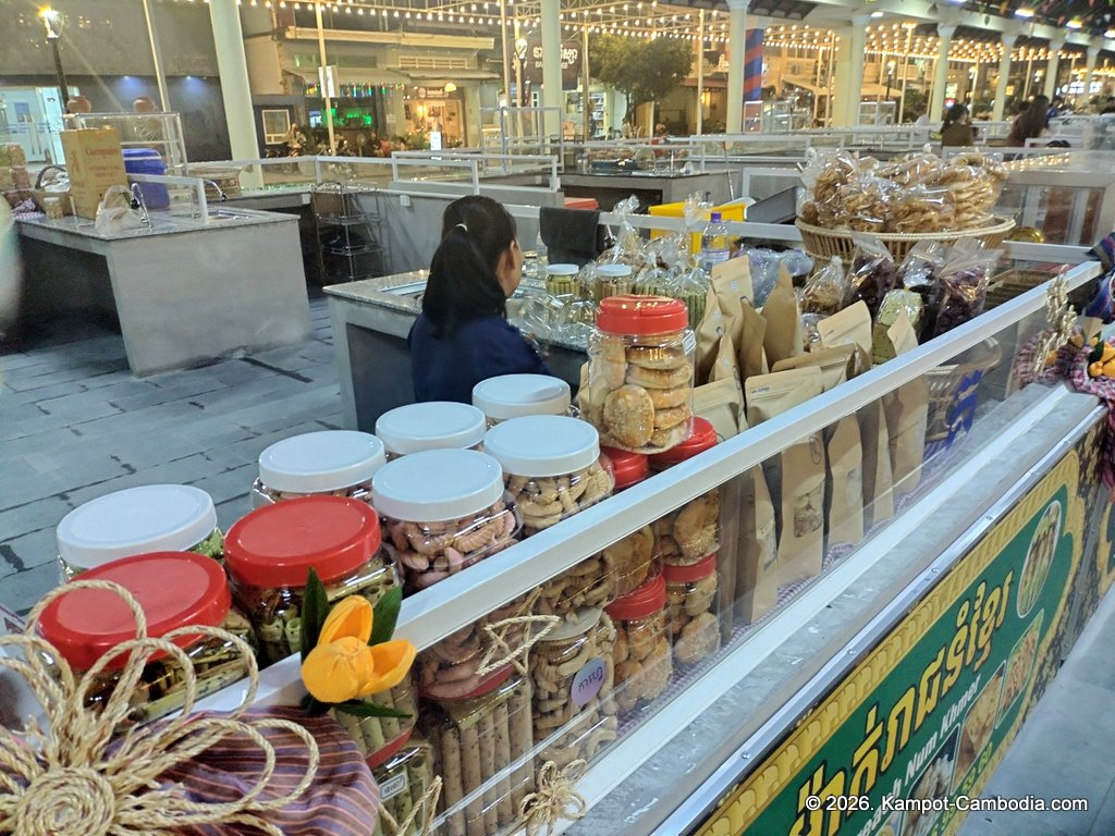 Kampot Street Food. 40 khmer restaurant in downtown Kampot, Cambodia.