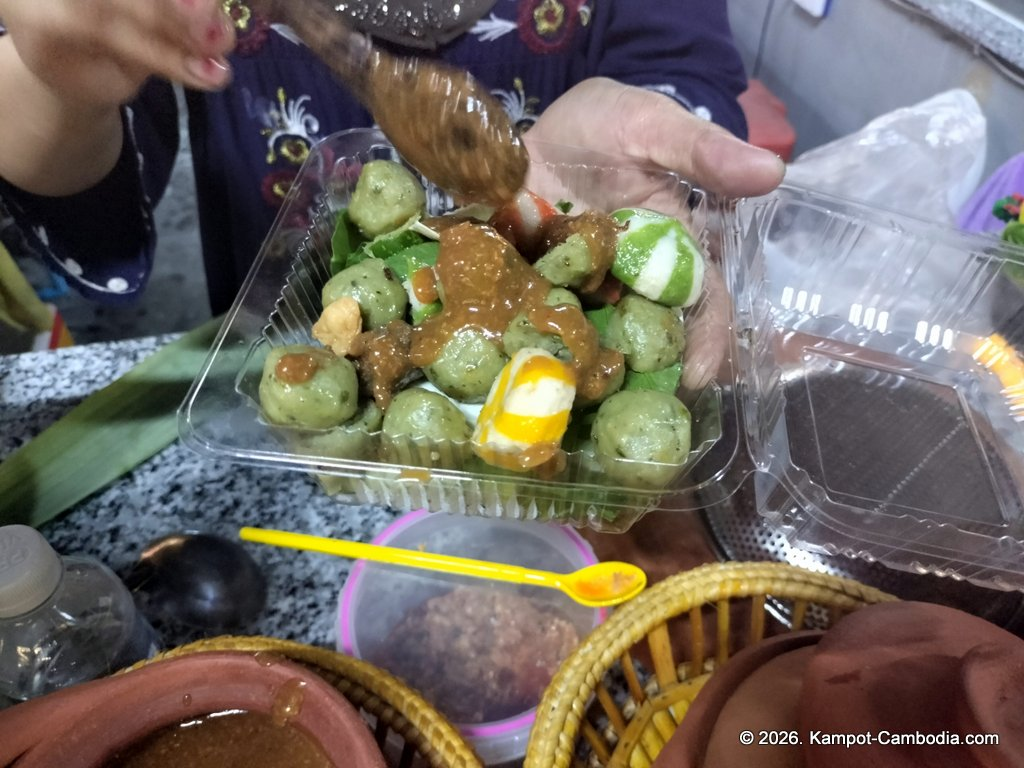 Kampot Street Food. 40 khmer restaurant in downtown Kampot, Cambodia.