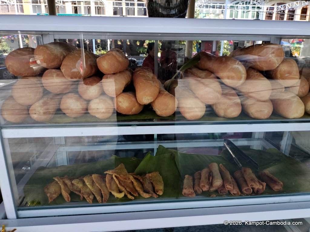 Kampot Street Food. 40 khmer restaurant in downtown Kampot, Cambodia.