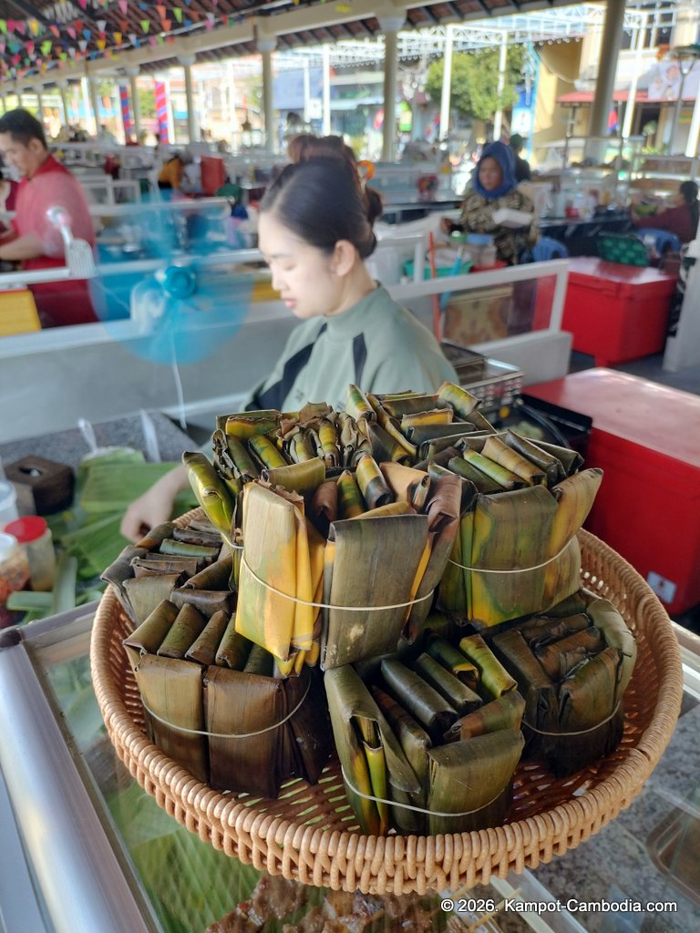 Kampot Street Food. 40 khmer restaurant in downtown Kampot, Cambodia.