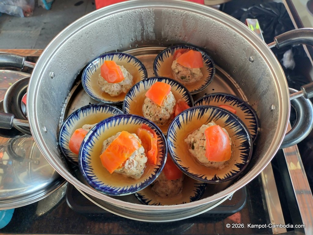 Kampot Street Food. 40 khmer restaurant in downtown Kampot, Cambodia.