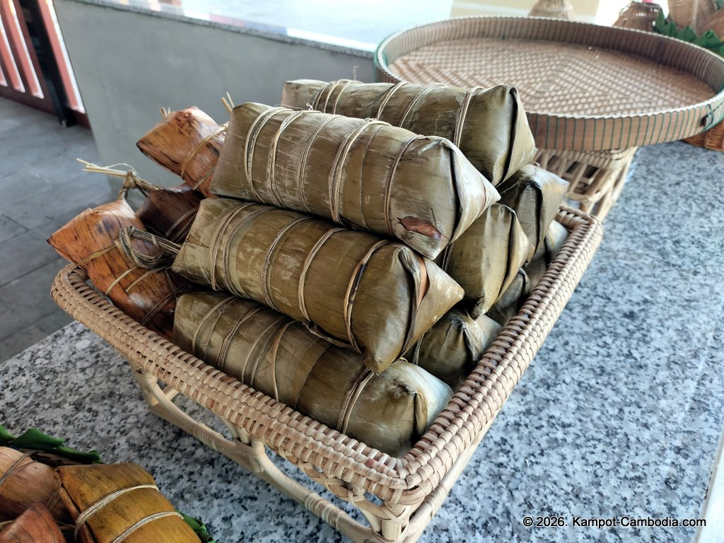 Kampot Street Food. 40 khmer restaurant in downtown Kampot, Cambodia.