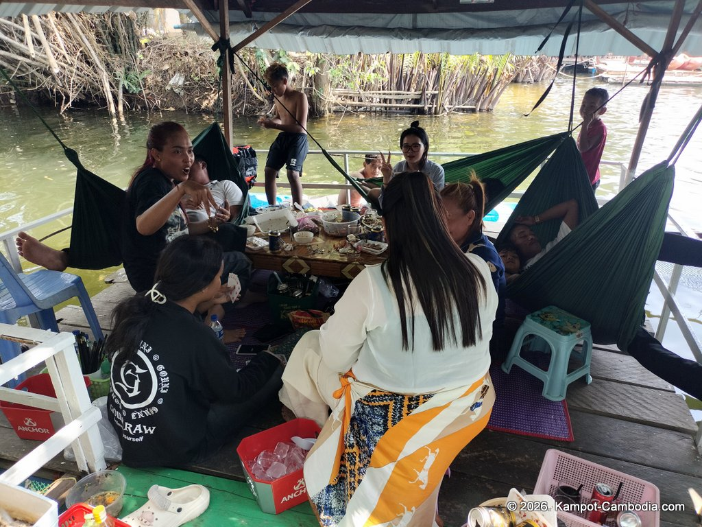 bopha Prey riverside guesthouse and kayaks in kampot cambodia