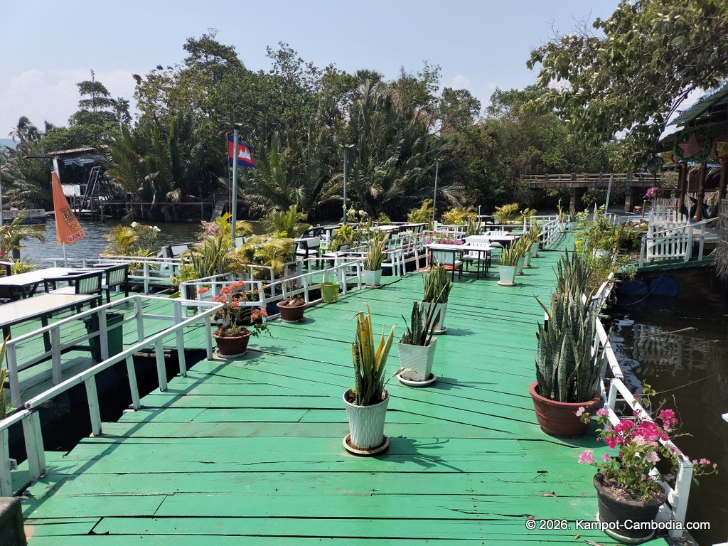 bopha Prey riverside guesthouse and kayaks in kampot cambodia