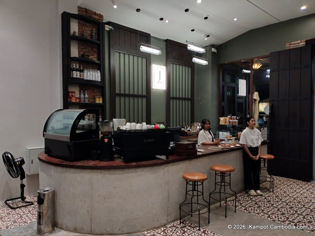 j break restaurant in kampot cambodia