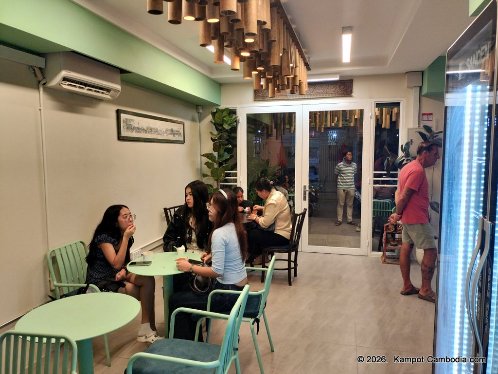 amami gelato gelateria artigianale ice cream restaurant and cafe in Kampot, Cambodia.